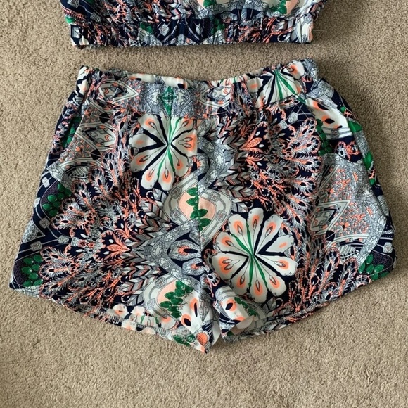 Two piece set - Picture 3 of 4